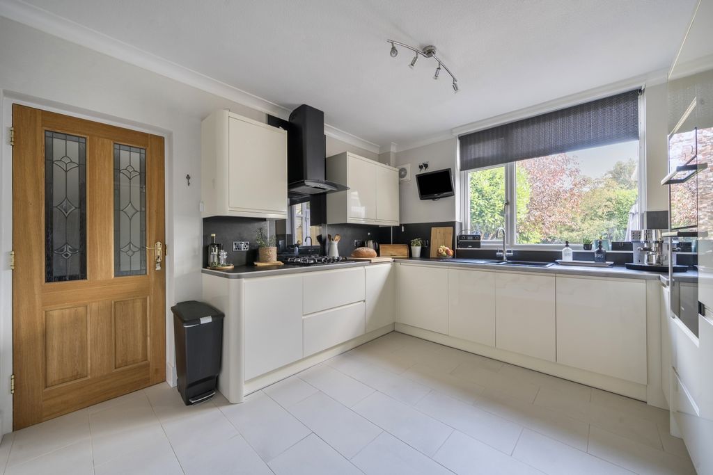 Property photo 3 of 13 Kitchen 2