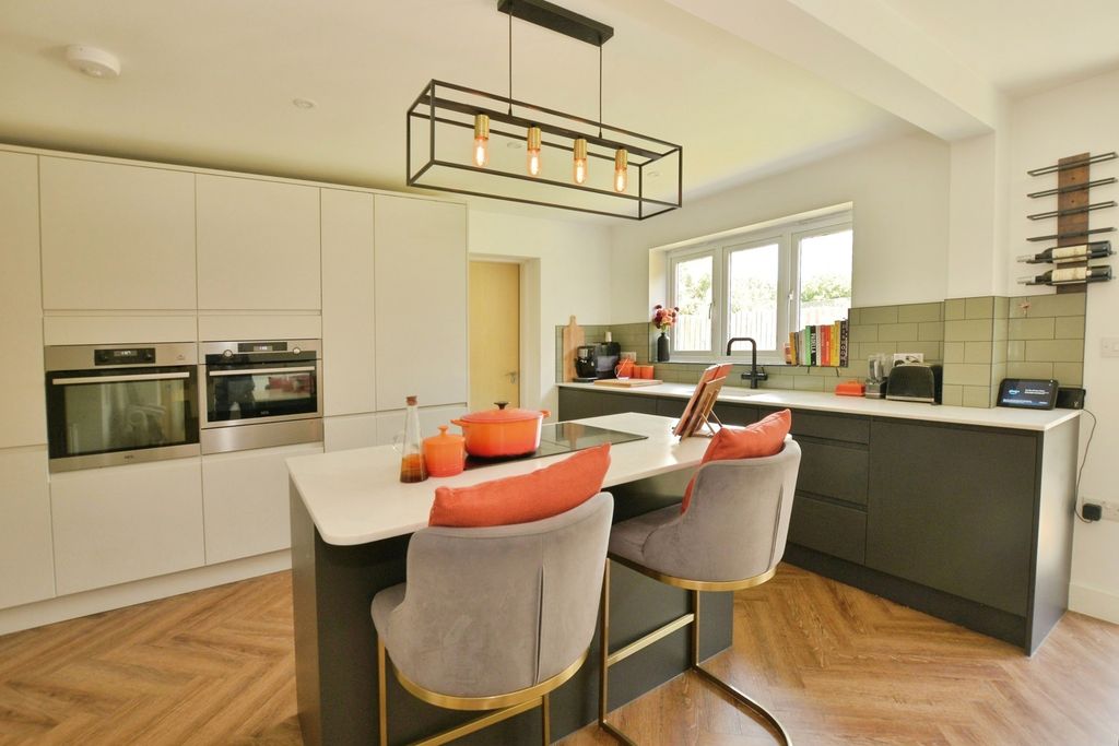 Property photo 2 of 18 Kitchen/Dining