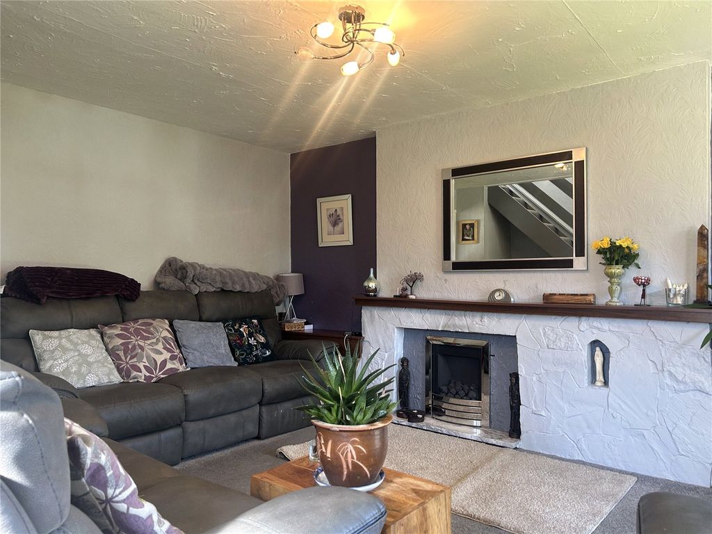 Property photo 3 of 10 Lounge