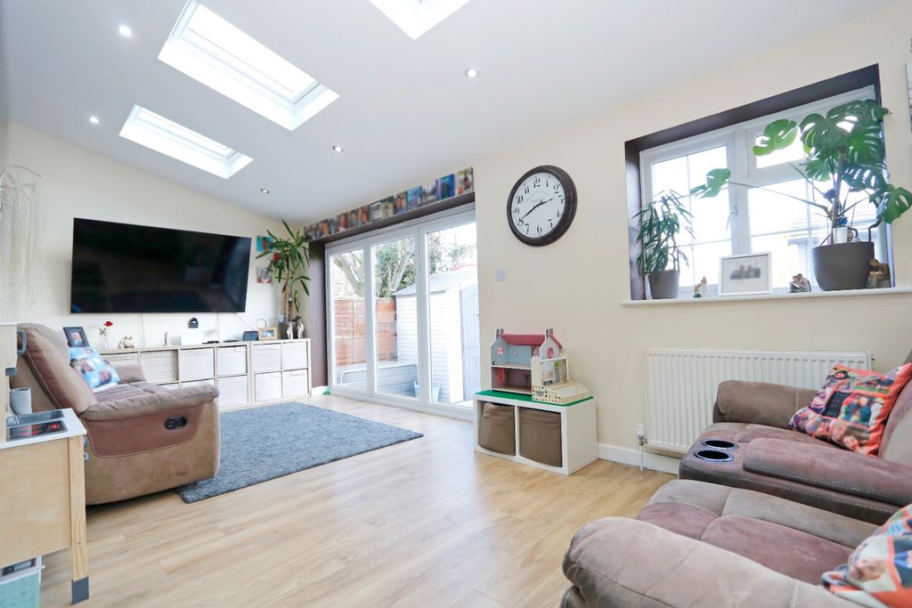 Property photo 2 of 18 3990535