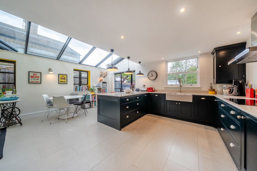 Property photo 3 of 29 1536197-6-6Ad0B87...