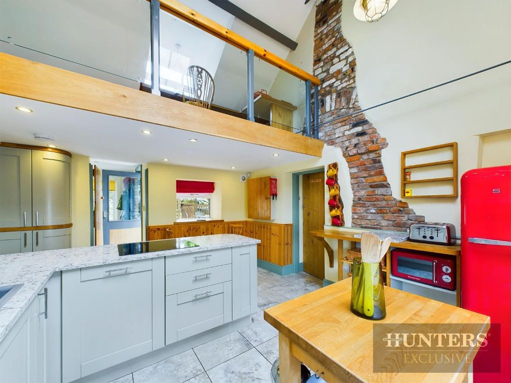 Property photo 2 of 29 Cam03696G0-Pr0158-Still024.Jpg