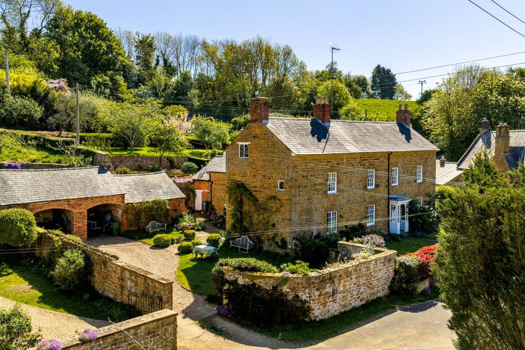 Property photo 1 of 30 Church Farm