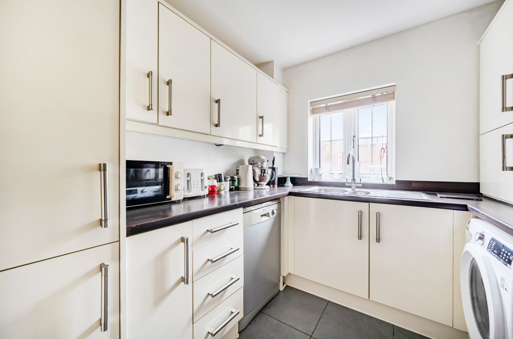 Property photo 3 of 16 1372530-7-68F9Fae...