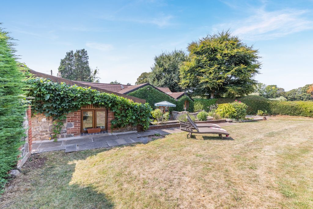 Property photo 3 of 32