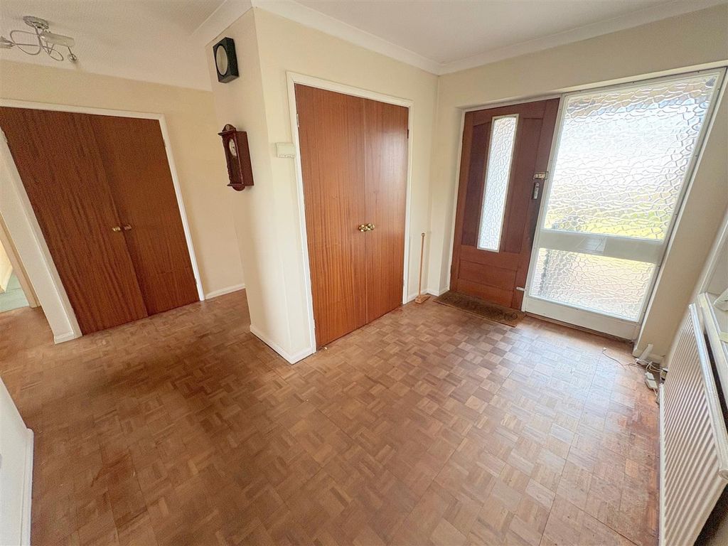 Property photo 3 of 29 Entrance Hallway