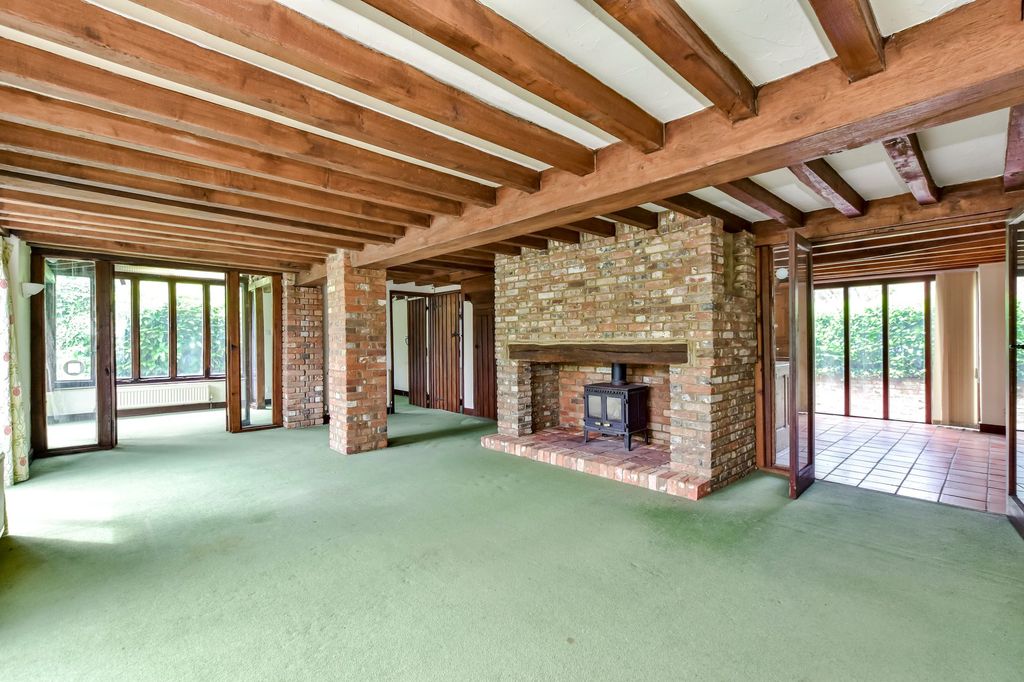 Property photo 2 of 27
