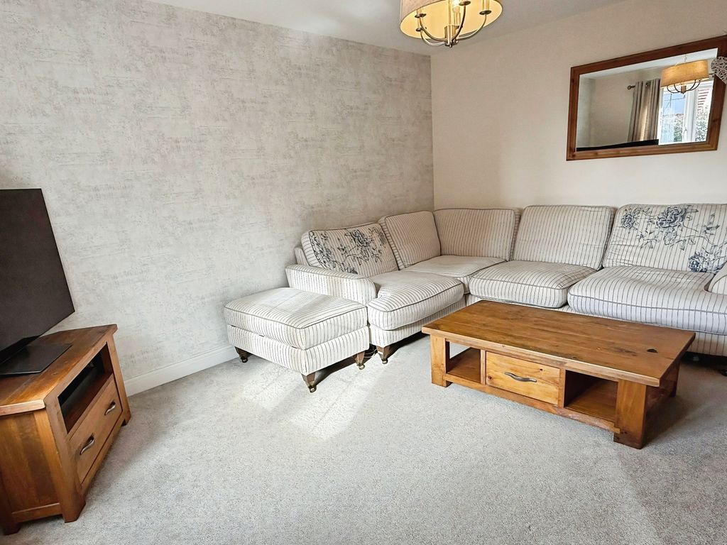 Property photo 3 of 28