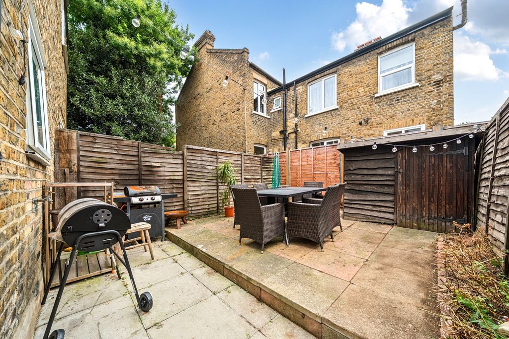 Property photo 2 of 20 4385413