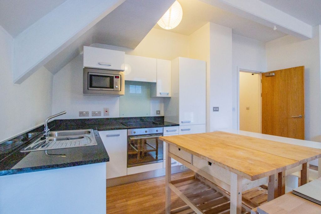 Property photo 2 of 7 Kitchen 8 Bromley House