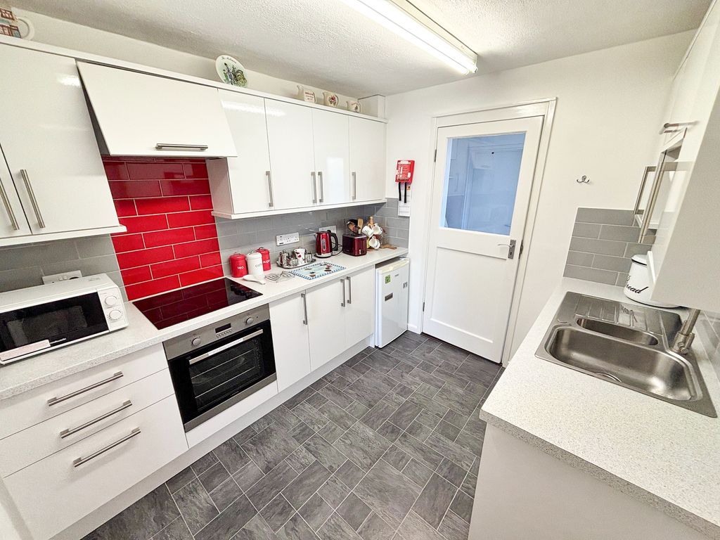 Property photo 3 of 13 Kitchen