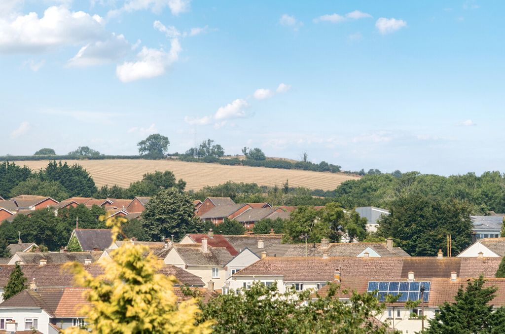 Property photo 2 of 17 1330559-16-68835d...