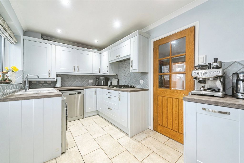 Property photo 2 of 32 Picture No. 26