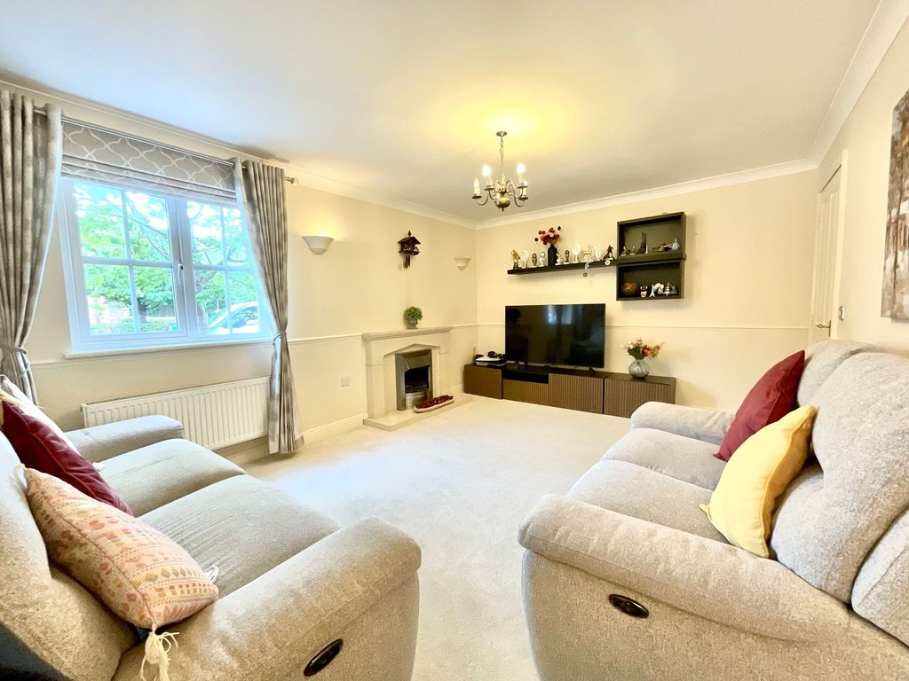 Property photo 2 of 32