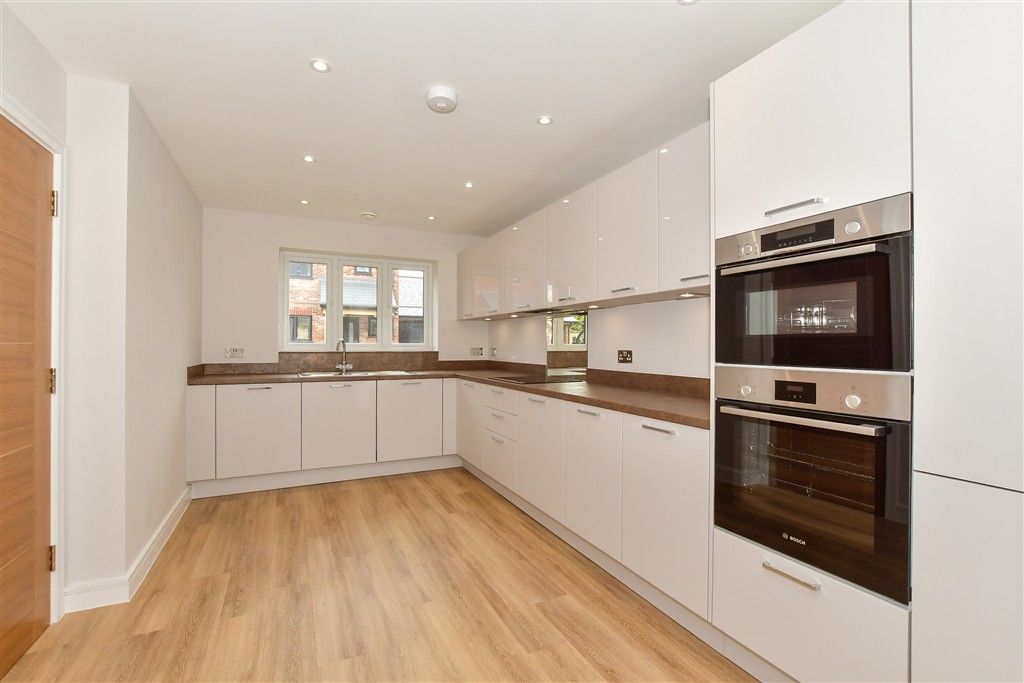 Property photo 2 of 12 Kitchen