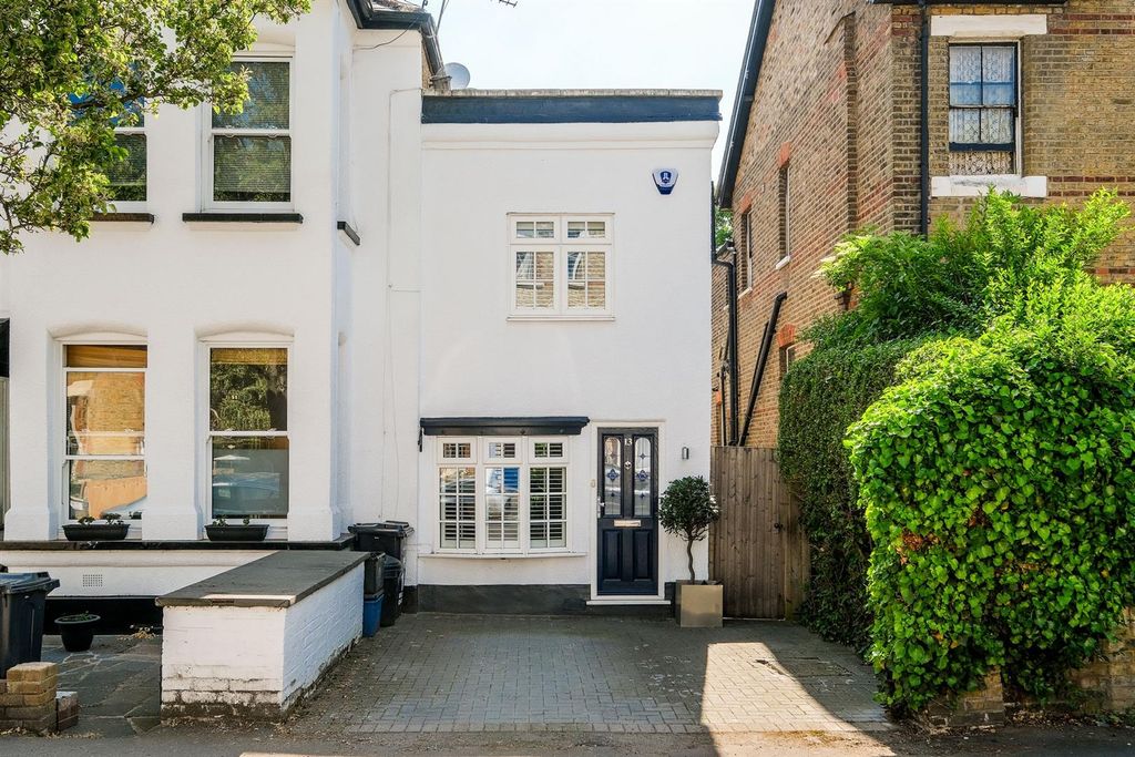 Property photo 2 of 31 13 Sylvan Road, Wanstead-38_Web.Jpg