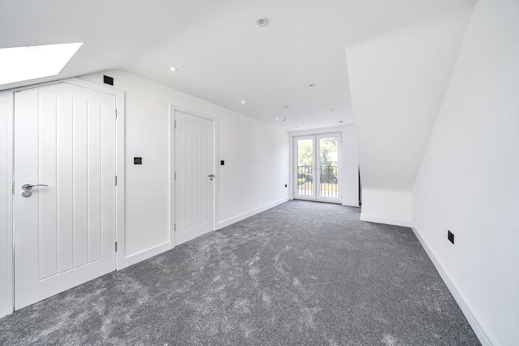 Property photo 3 of 19 Picture No. 05