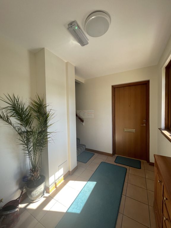 Property photo 2 of 15 Communal Entrance