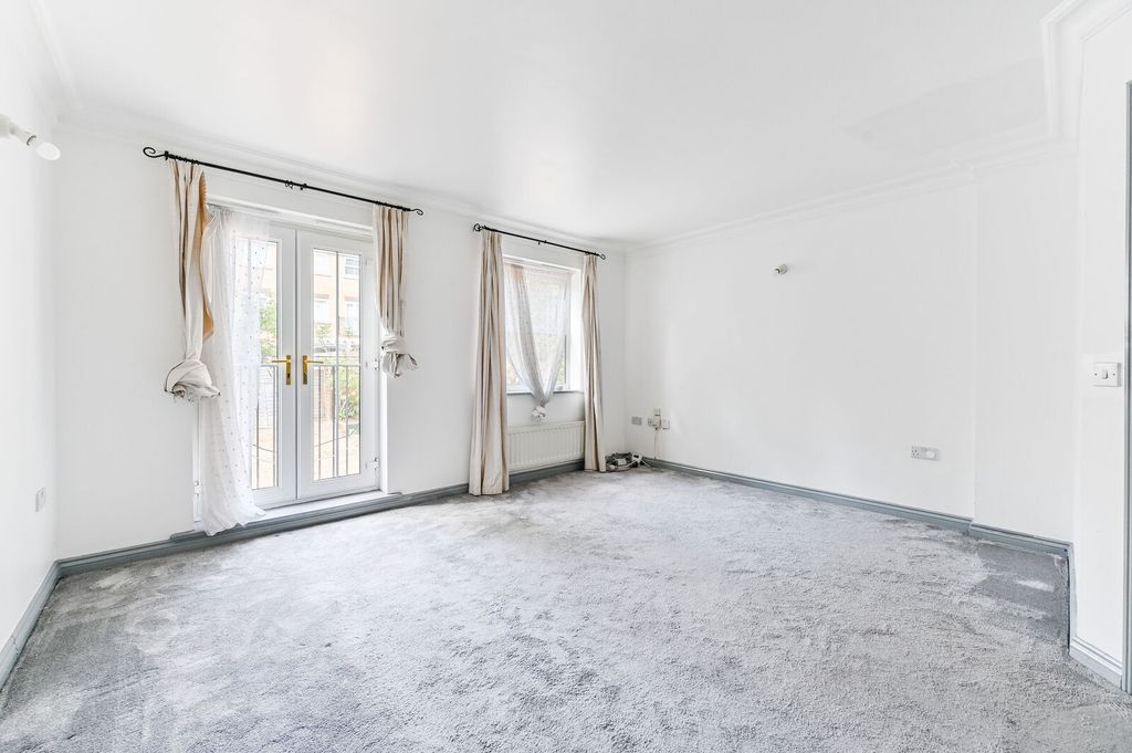 Property photo 3 of 18