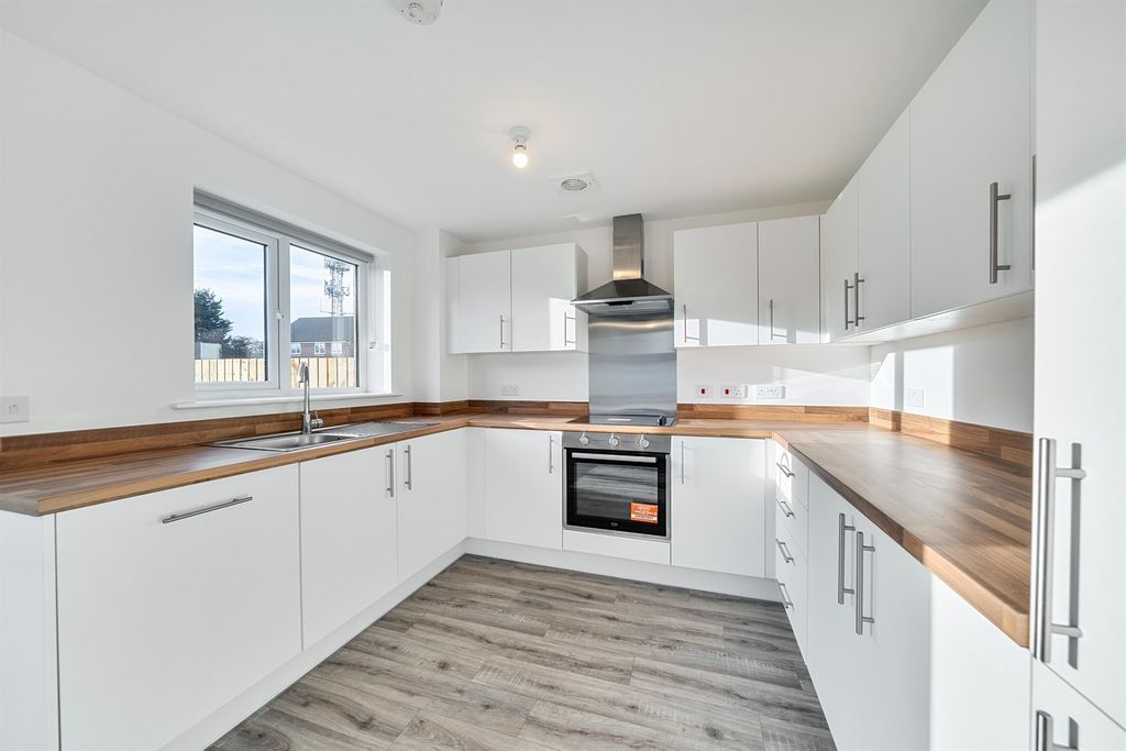 Property photo 2 of 9 Kitchen