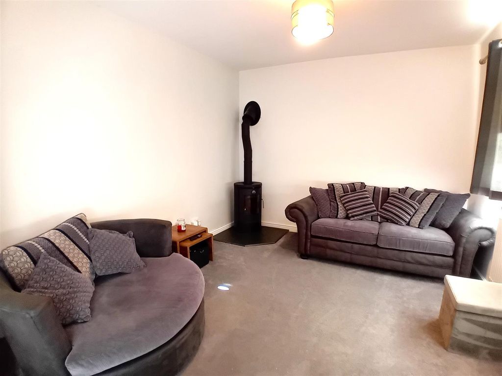 Property photo 3 of 15 Lounge