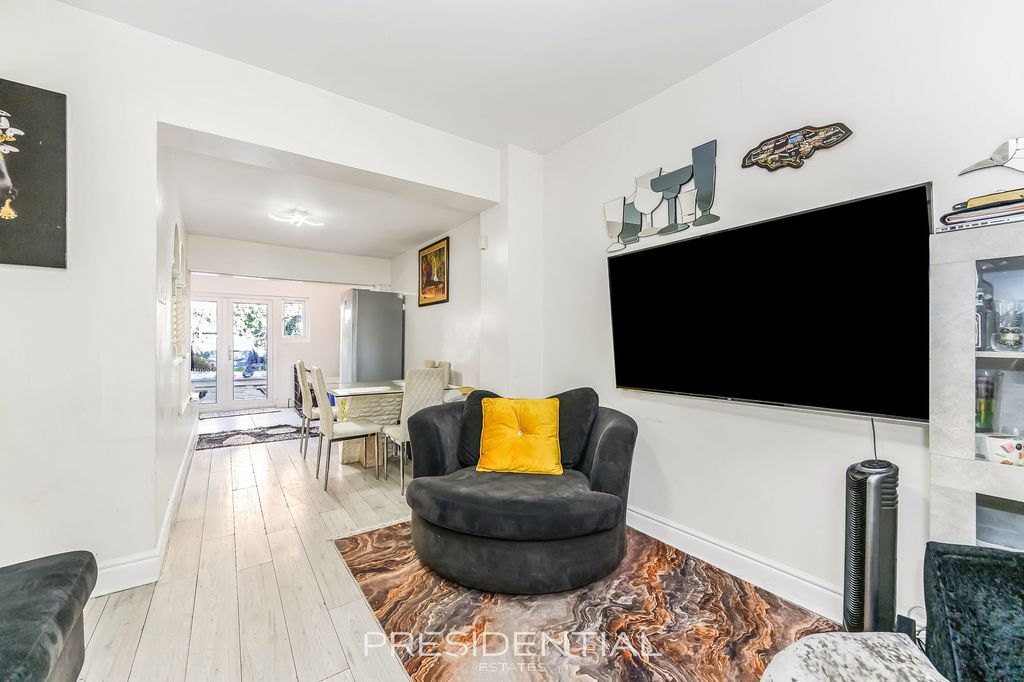 Property photo 2 of 23