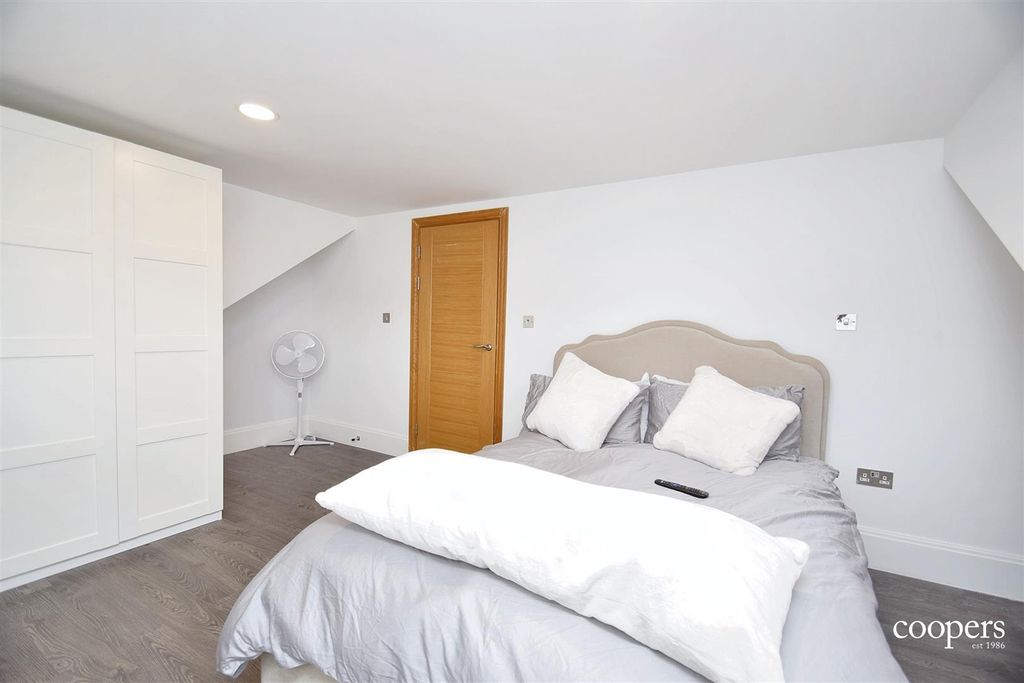 Property photo 3 of 6 Bedroom