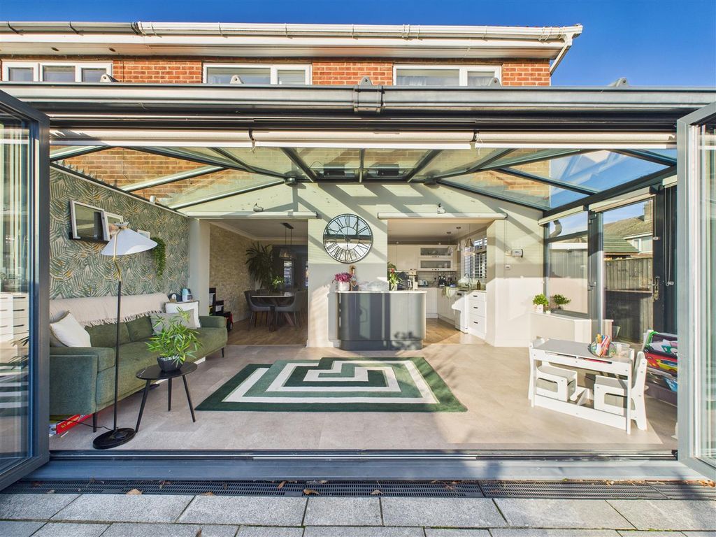 Property photo 3 of 22 Cam03303G0-Pr0269-Still026.Jpg