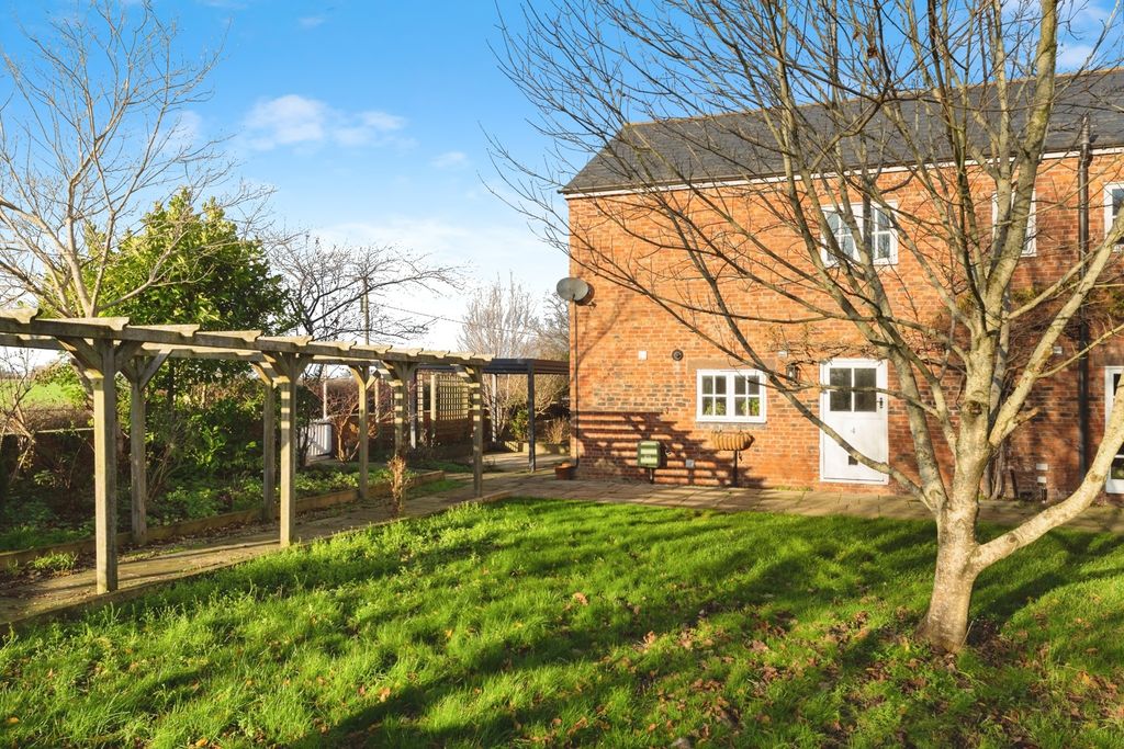 Property photo 2 of 35 Front Aspect