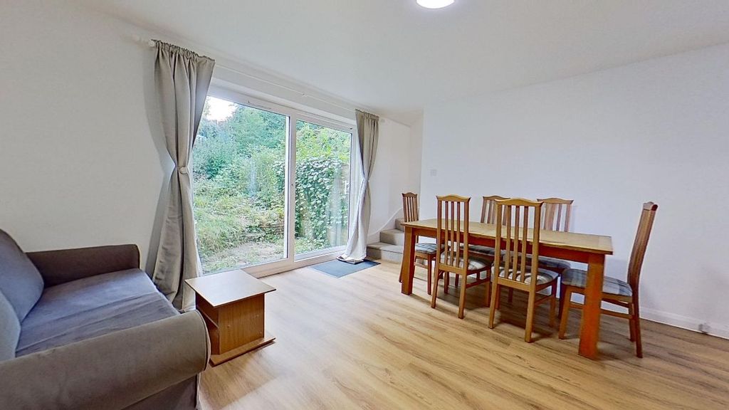 Property photo 3 of 24