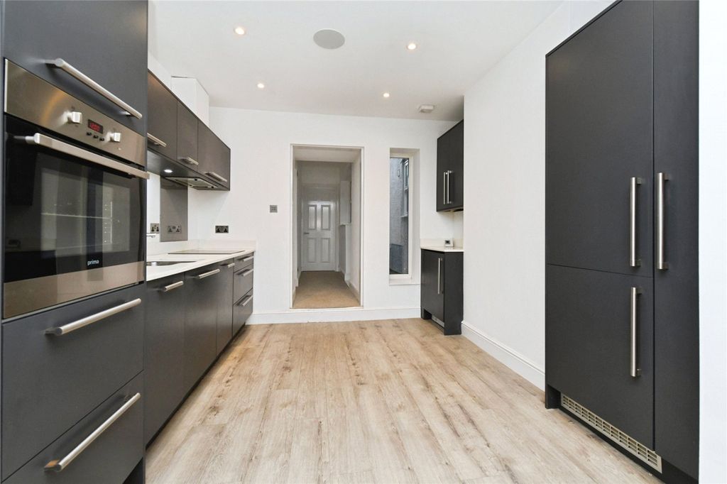 Property photo 3 of 12 Interior