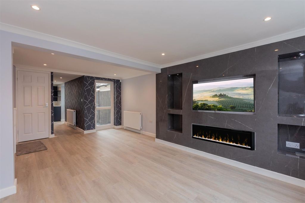 Property photo 1 of 16 Lounge TV Fire.Png