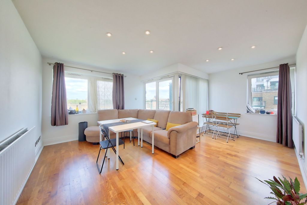 Property photo 1 of 3