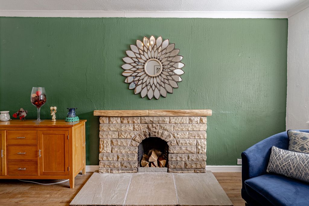 Property photo 2 of 20