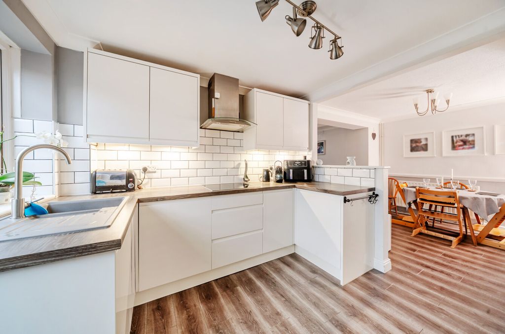 Property photo 3 of 28 1401089-23-69789c...