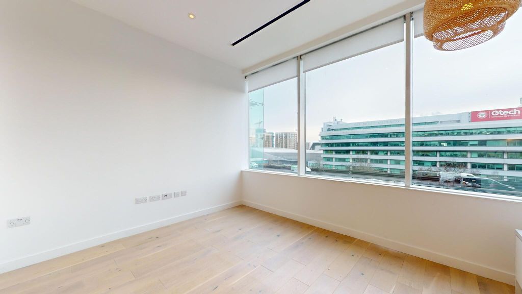 Property photo 1 of 14 Living Room