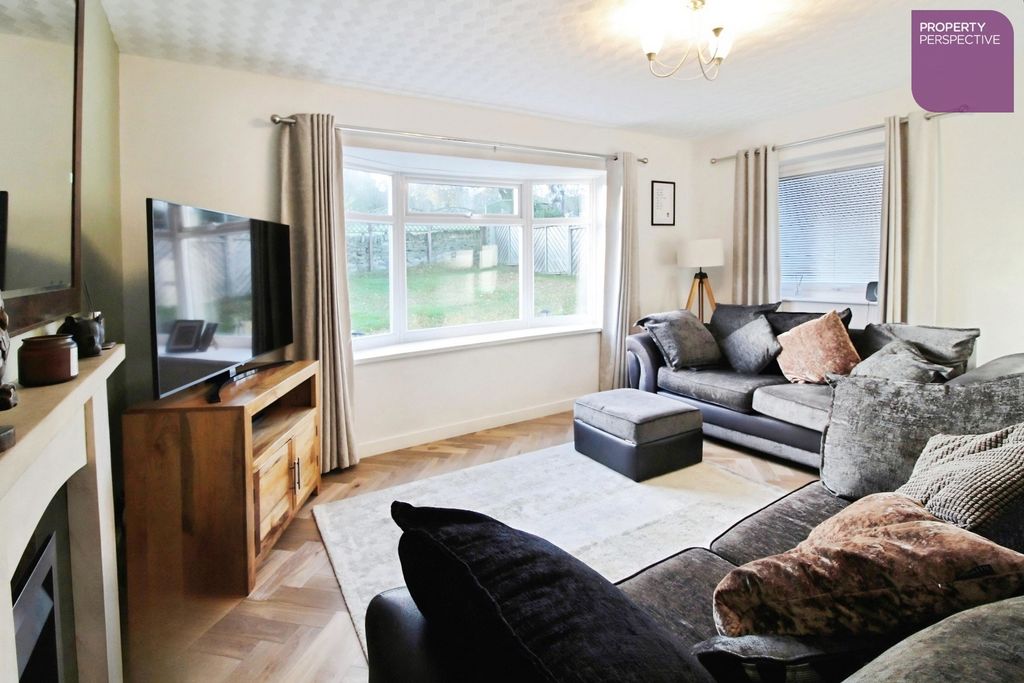 Property photo 2 of 12 Lounge