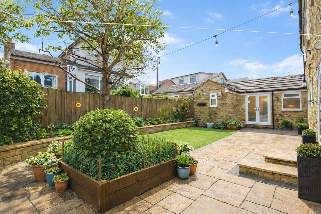 Property photo 3 of 25 Garden