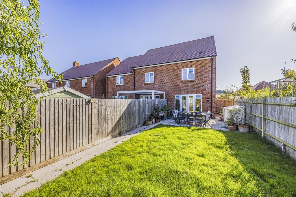 Property photo 2 of 18 1 Brook Close, Nutbourne-Porticomarketing-Nexa-43.