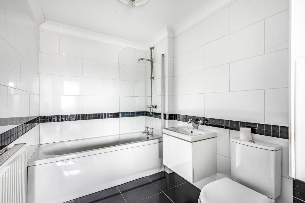 Property photo 2 of 10 Bathroom