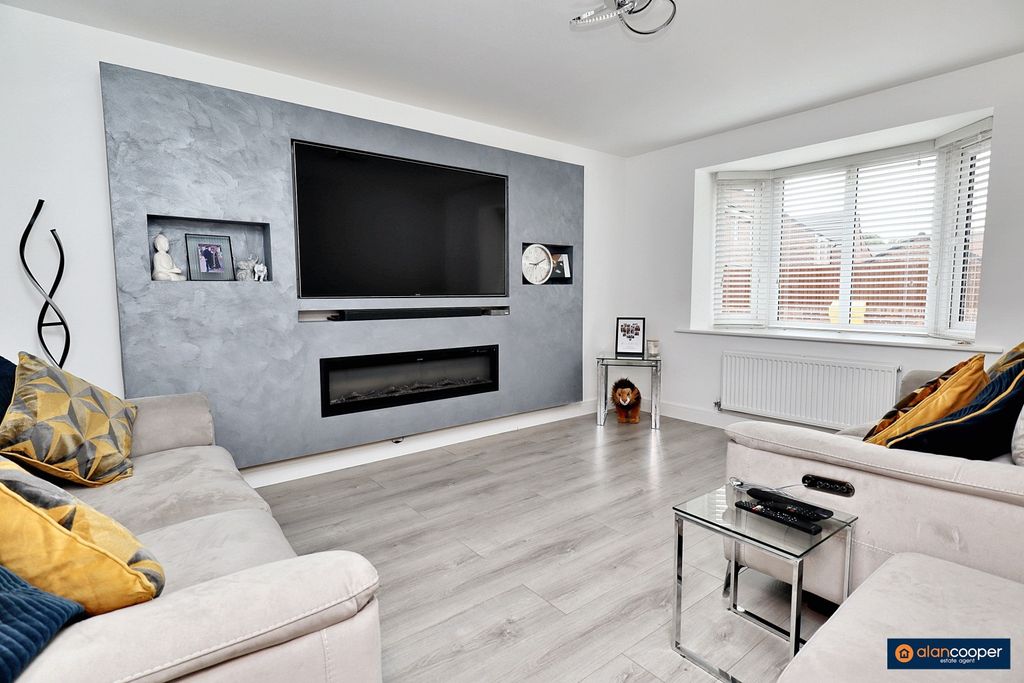 Property photo 2 of 25 4239616