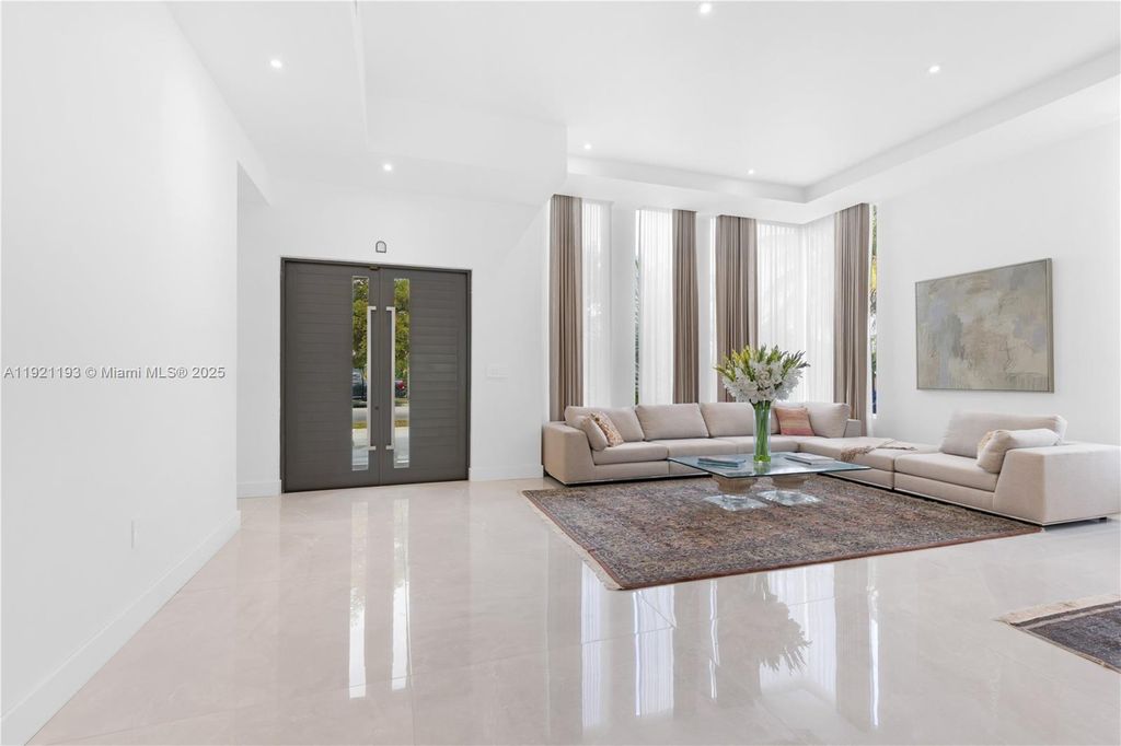 Property photo 2 of 50 <Alttext/>