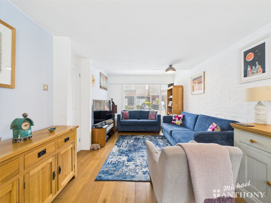 Property photo 3 of 16 Cam02773G0-Pr0303-Still013