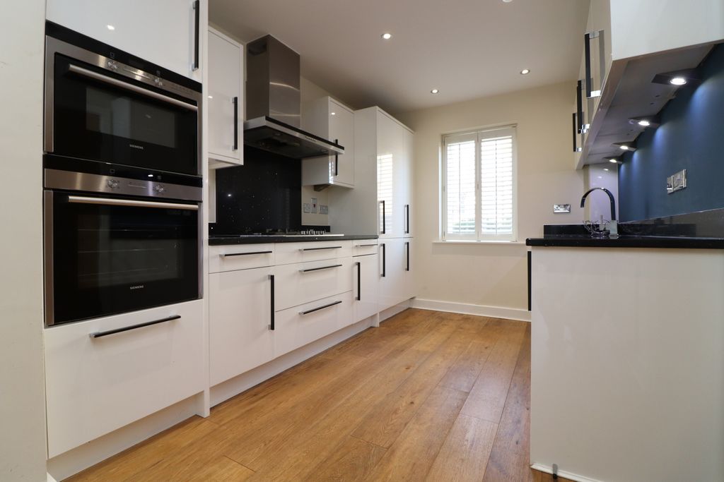 Property photo 3 of 20 Kitchen