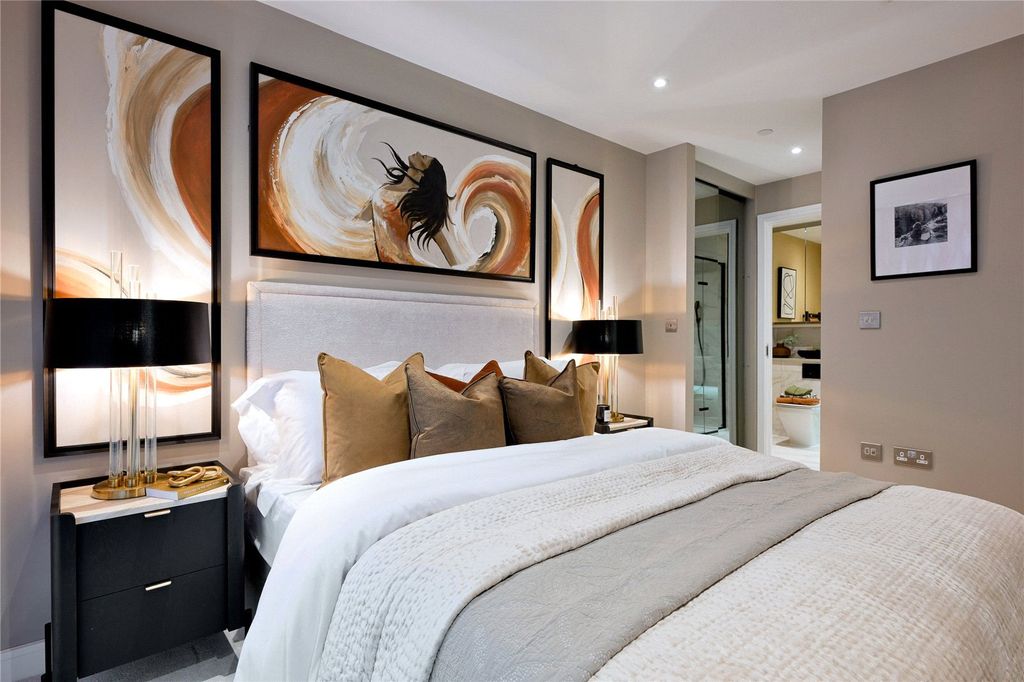 Property photo 3 of 13 Show Home
