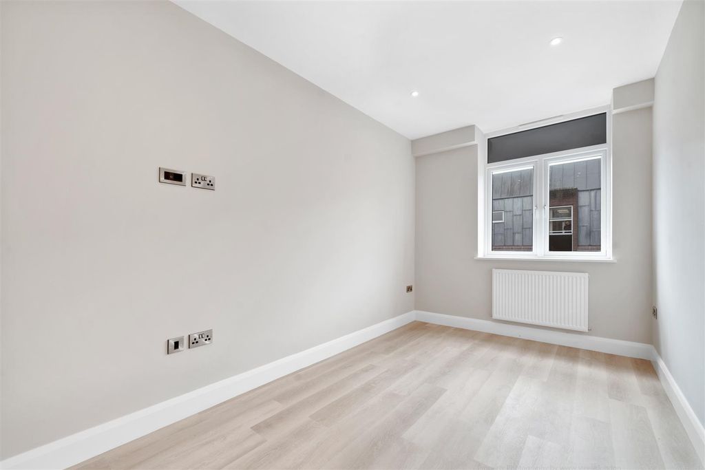 Property photo 3 of 11 Ocean-House-2Bed-Flat-Bedroom-2-001.Jpg