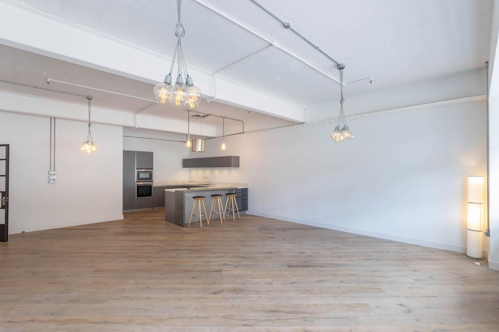 Property photo 2 of 18 Living Area