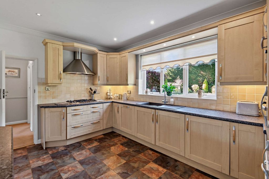 Property photo 3 of 20 Kitchen