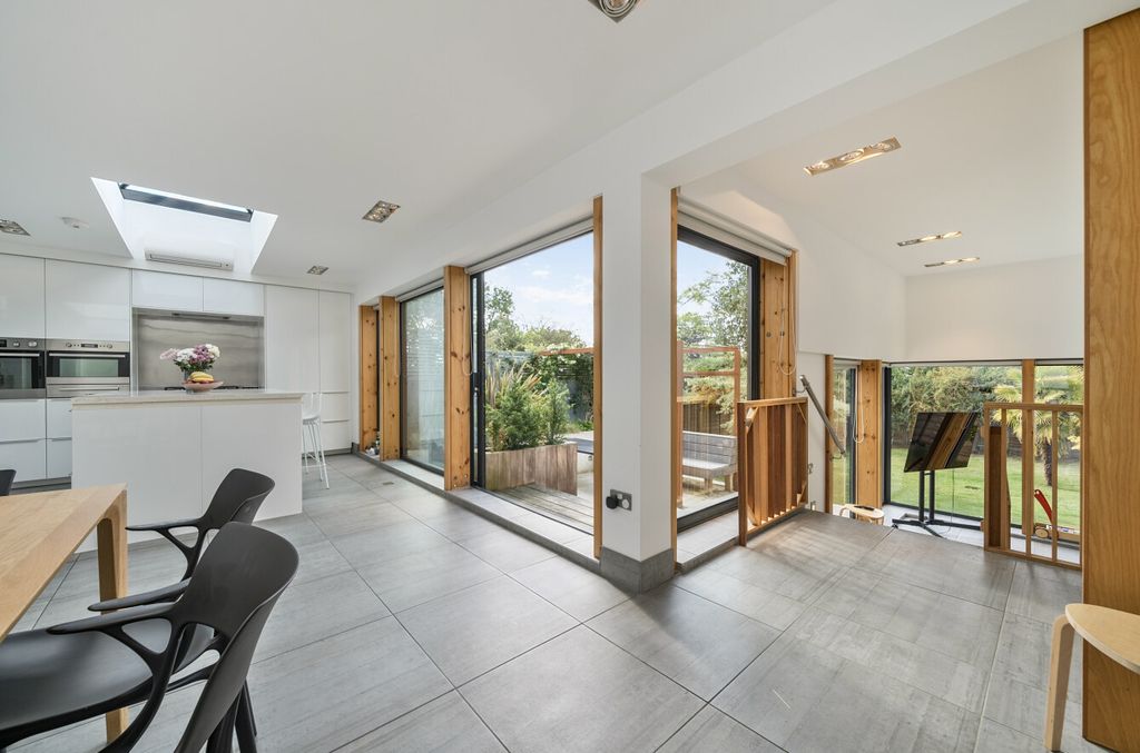 Property photo 1 of 23 1347607-8-68Baebb...