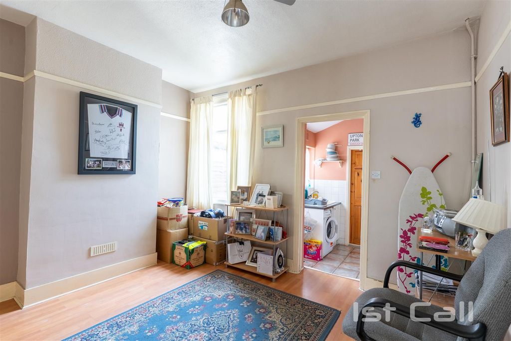 Property photo 3 of 11 Diner.Jpg